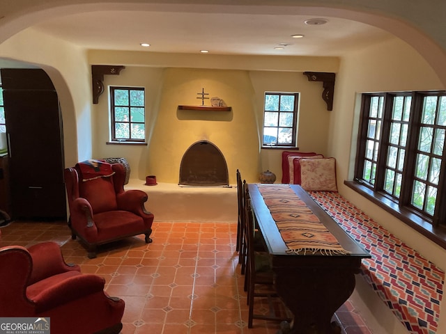 living area featuring recessed lighting, arched walkways, and plenty of natural light