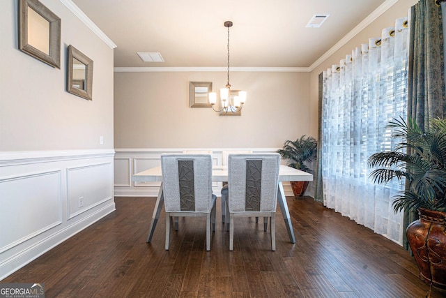 dining room with crown molding, visible vents, dark wood finished floors, and a notable chandelier