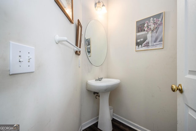 bathroom with baseboards