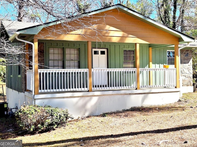 view of front of house featuring covered porch