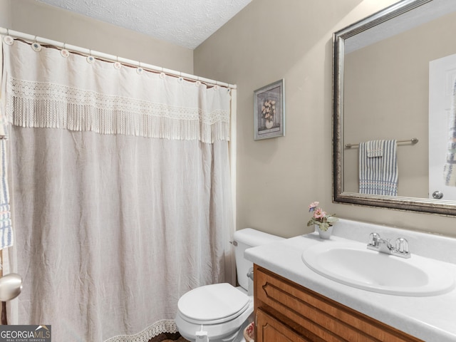 full bathroom featuring a textured ceiling, vanity, toilet, and a shower with curtain