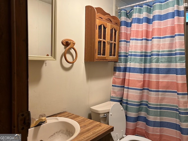 full bathroom with a sink, toilet, and a shower with curtain