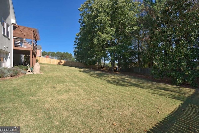 view of yard featuring fence