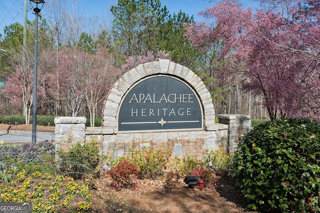 view of community / neighborhood sign