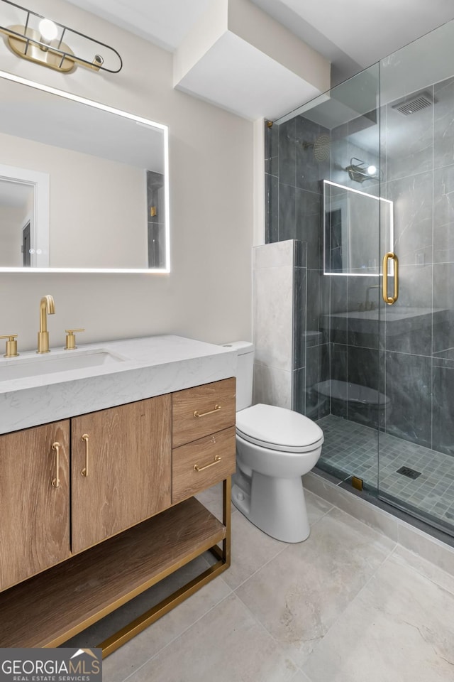 full bathroom featuring toilet, visible vents, a shower stall, and vanity