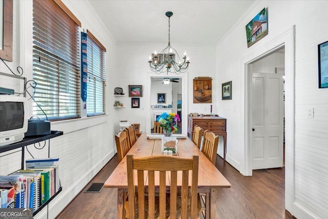 dining area with ornamental molding, visible vents, baseboards, and wood finished floors