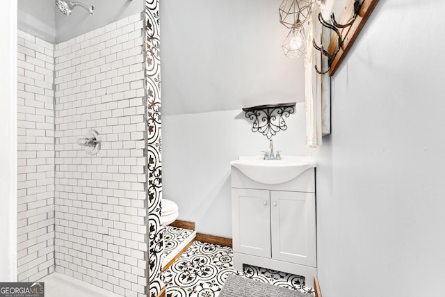 full bath featuring lofted ceiling, tiled shower, and vanity