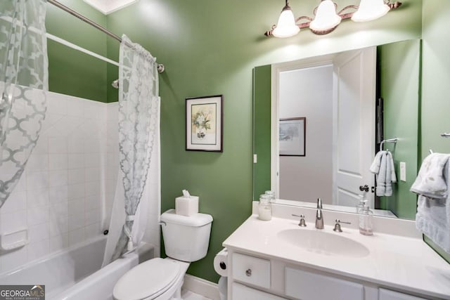 bathroom with shower / tub combo with curtain, vanity, and toilet