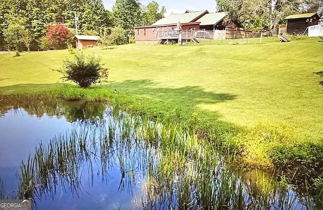 view of yard featuring a water view