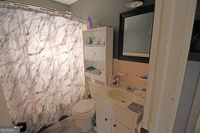 full bathroom featuring a shower with shower curtain, tile walls, toilet, and vanity