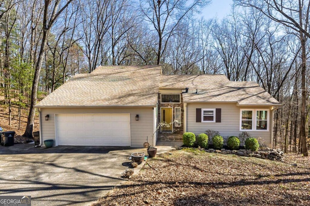 view of front of home with driveway and an attached garage