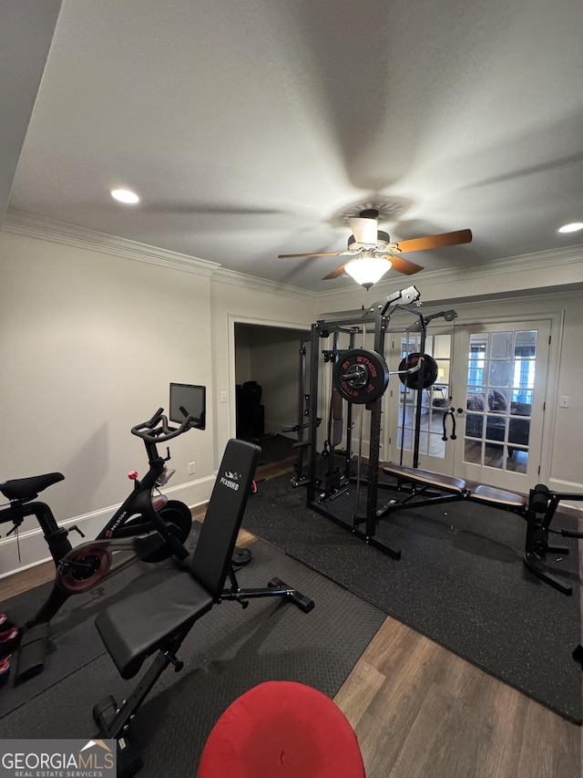 exercise room with crown molding, recessed lighting, a ceiling fan, wood finished floors, and baseboards