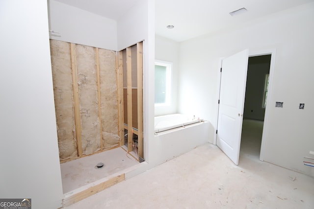 519 Tradition Pl, Lagrange, GA 30241 - bathroom featuring a bath