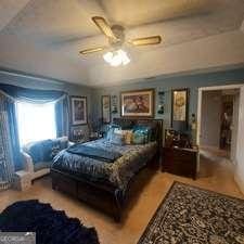 bedroom featuring ceiling fan