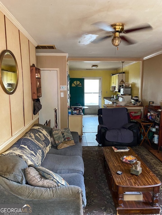 154 Buckhalter Rd, Savannah, GA 31405 - living room featuring ornamental molding, visible vents, and ceiling fan