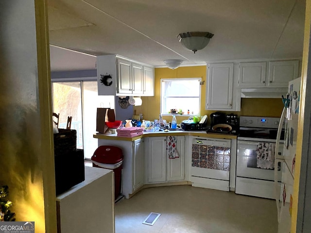 154 Buckhalter Rd, Savannah, GA 31405 - kitchen featuring visible vents, white cabinetry, ventilation hood, white appliances, and a peninsula