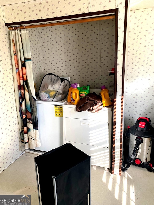 154 Buckhalter Rd, Savannah, GA 31405 - laundry room with separate washer and dryer and wallpapered walls