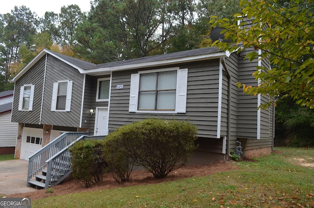 view of front facade with driveway and an attached garage