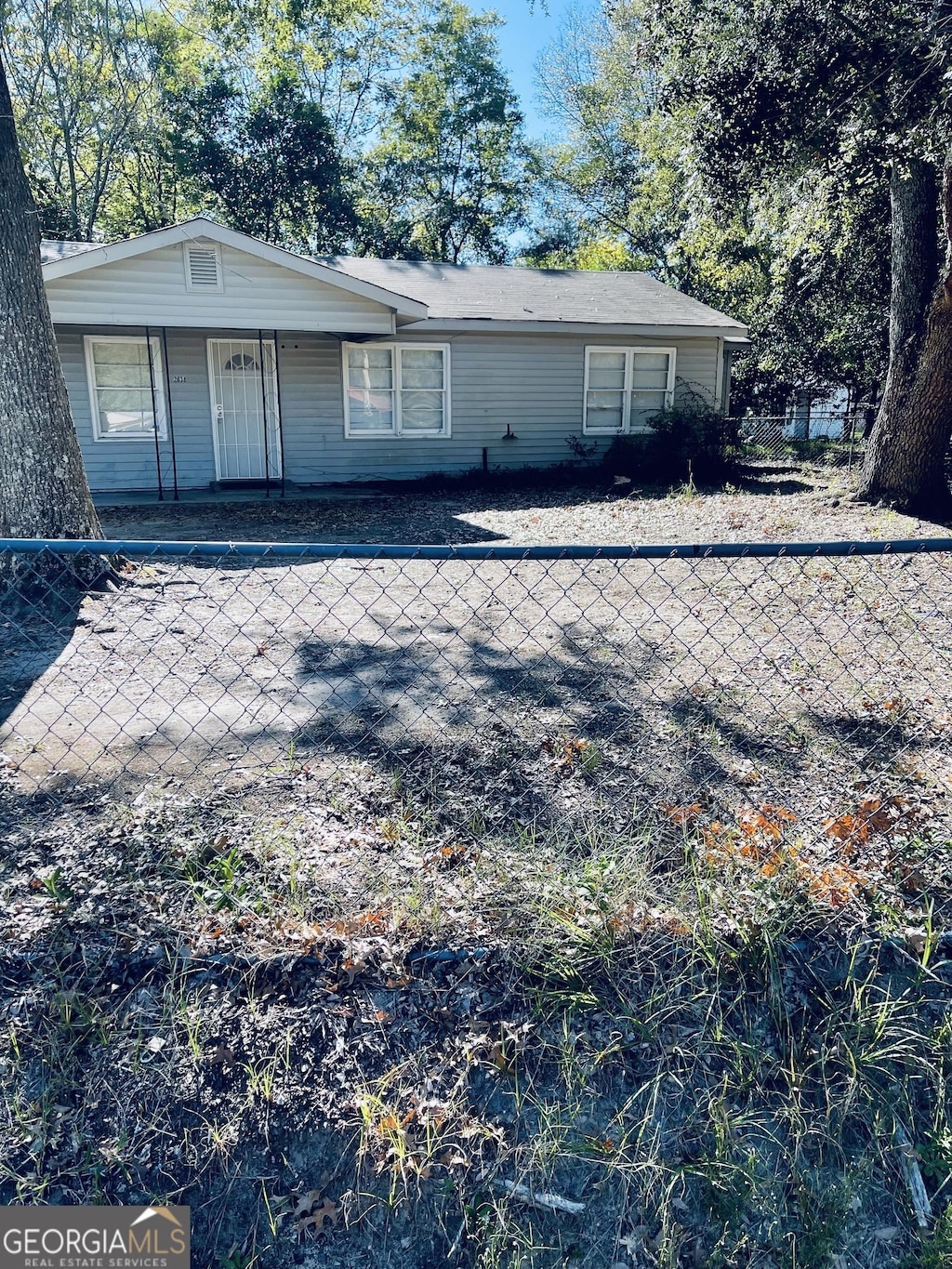 view of front of house featuring a fenced front yard and a porch