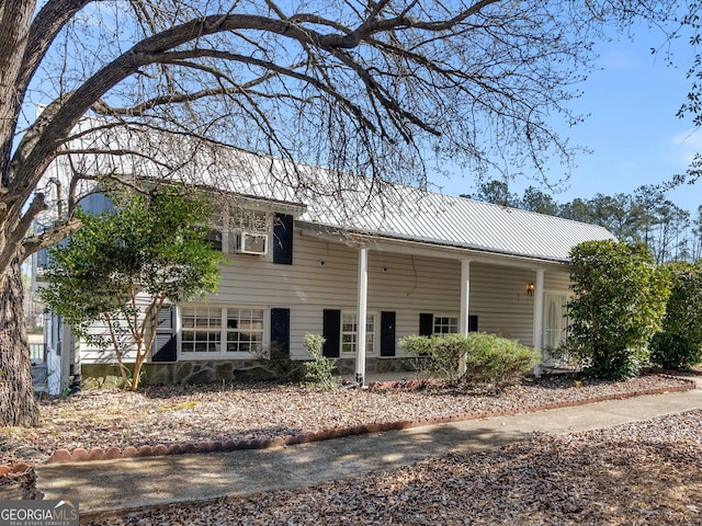 view of front facade with metal roof