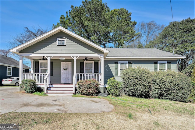 view of front of property with ceiling fan and a porch