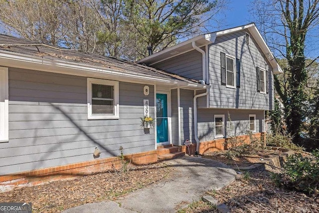 view of front of property with entry steps