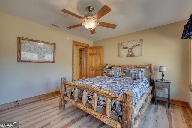 bedroom with a ceiling fan, visible vents, light wood-style flooring, and baseboards