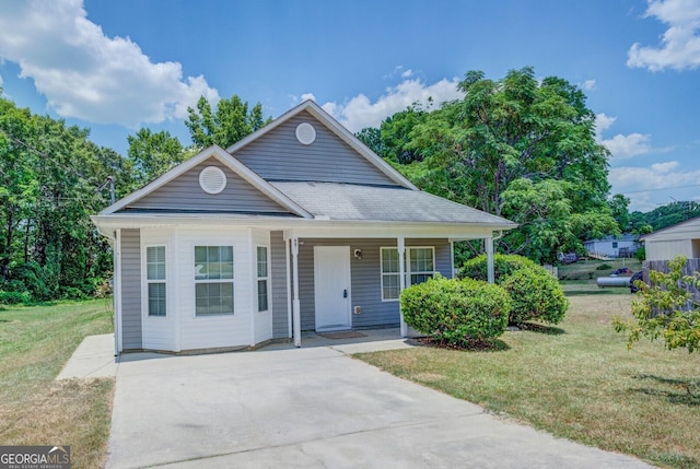 view of front of house with covered porch and a front lawn