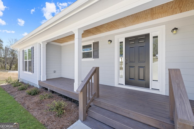 property entrance featuring a porch