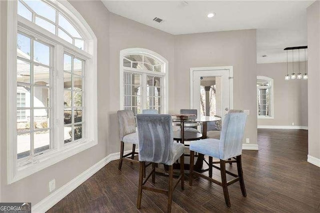 dining area featuring dark wood-style floors, baseboards, visible vents, and recessed lighting