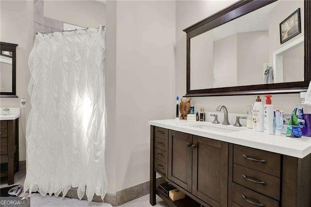 bathroom with a shower with shower curtain and vanity