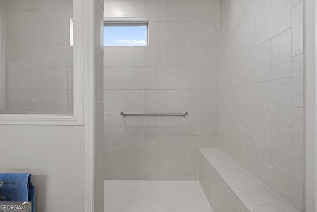 bathroom featuring a tile shower