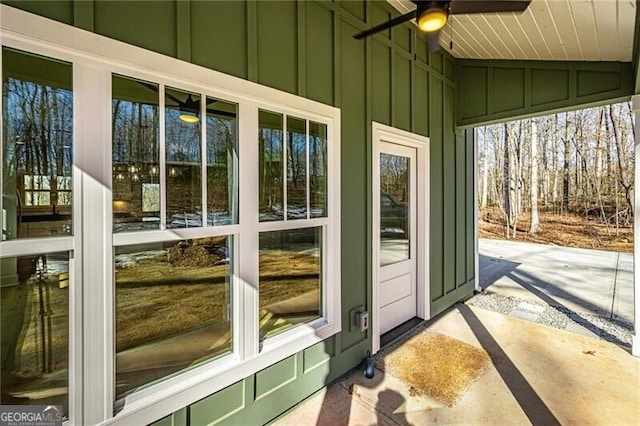 exterior space featuring vaulted ceiling and a ceiling fan