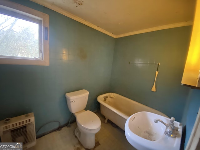 full bath featuring crown molding, heating unit, a soaking tub, toilet, and a sink