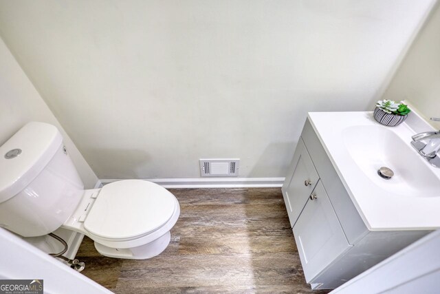 bonus room featuring vaulted ceiling, a textured ceiling, carpet flooring, and visible vents