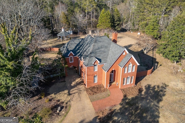 bird's eye view with a wooded view