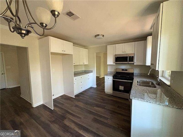 kitchen featuring stainless steel appliances, visible vents, dark wood-type flooring, white cabinets, and a sink