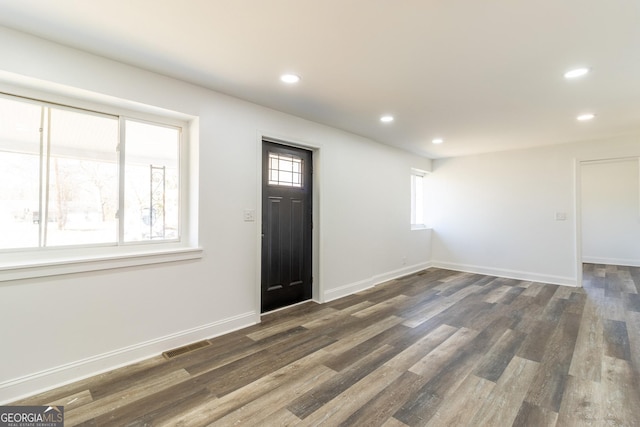 foyer with baseboards, visible vents, wood finished floors, and recessed lighting