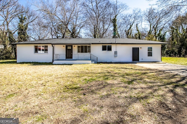 view of front of house featuring covered porch, a front lawn, and brick siding