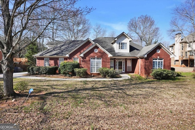 view of front of property featuring brick siding and a front lawn