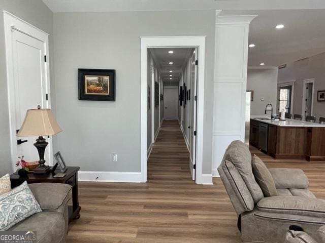 living room featuring light wood finished floors, recessed lighting, and baseboards