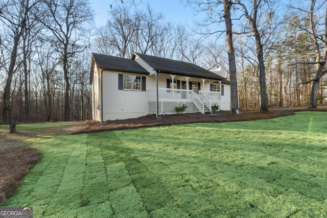 single story home featuring a porch and a front yard