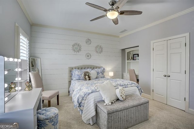 bedroom with ceiling fan, ornamental molding, and light colored carpet