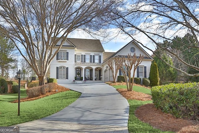 view of front of home featuring a front lawn and concrete driveway