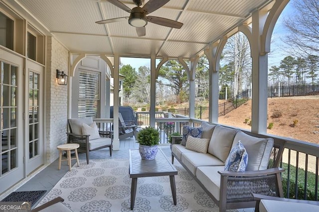 sunroom with ceiling fan