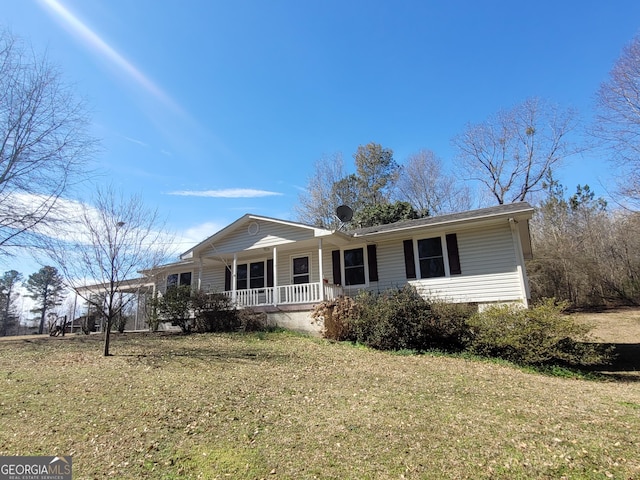 view of front of home featuring a porch and a front lawn