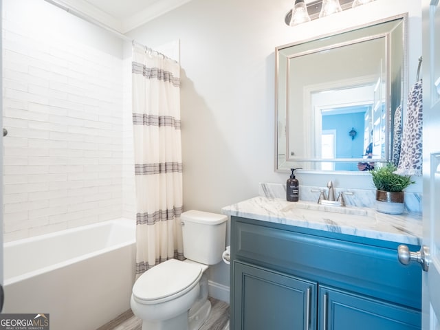 bathroom with toilet, vanity, baseboards, ornamental molding, and shower / bath combo