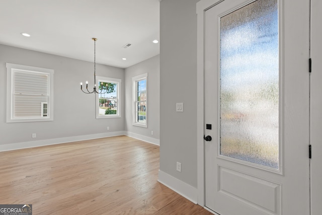 entryway with an inviting chandelier, light wood-style flooring, baseboards, and recessed lighting