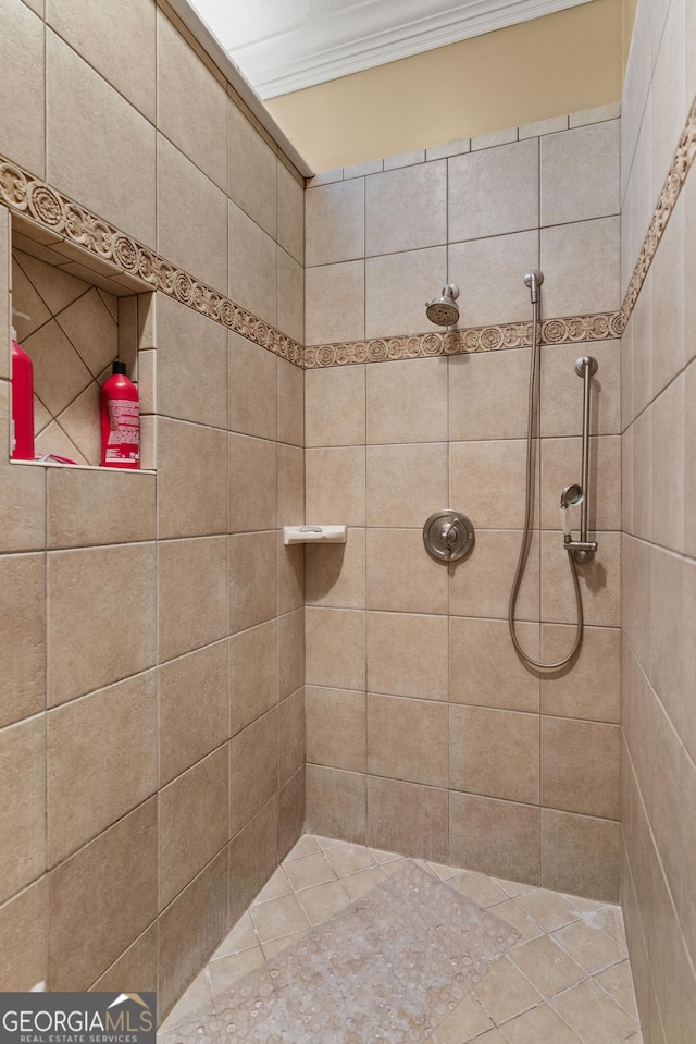 full bathroom featuring a tile shower