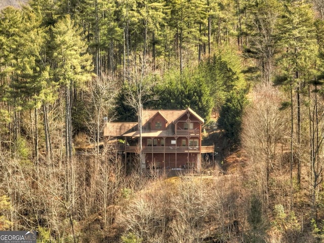 bird's eye view with a wooded view